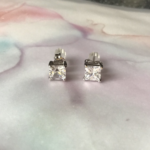 New Sterling Silver Cubic Zirconia Pierced Stud Earrings - Picture 3 of 12